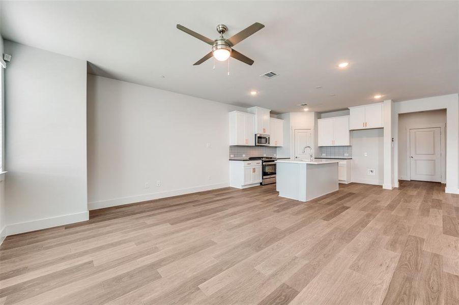 Spacious, unfurnished interior of a new home in Mosaic, Prosper (Image 14).