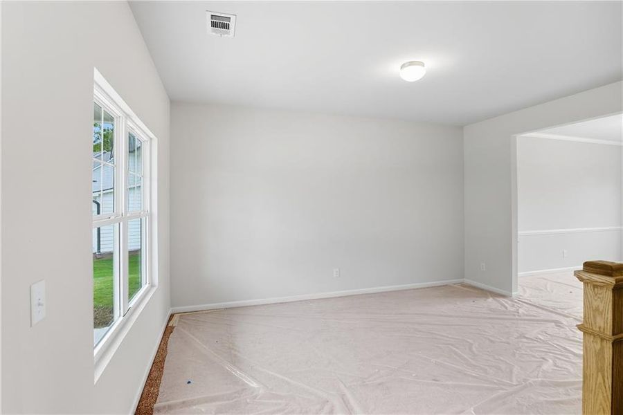 Spacious, unfurnished interior of a new home in Creekside Landing, Dallas (Image 18).