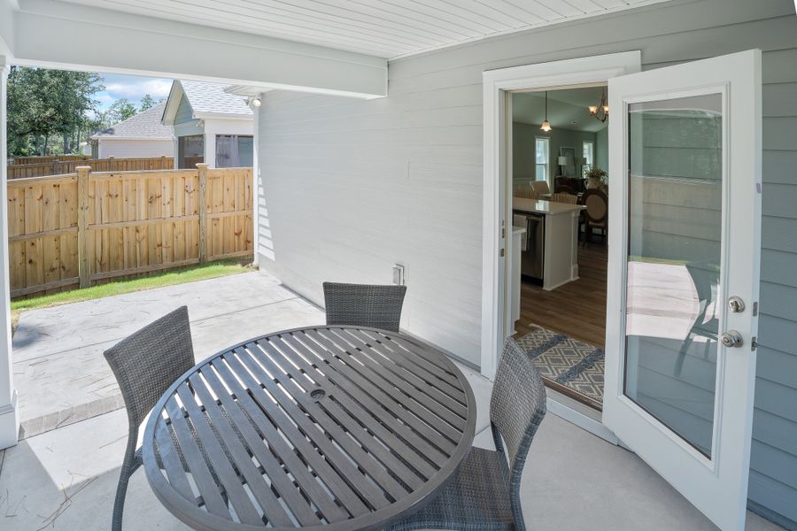 Representative exterior details of a home built from the Shoreline by Bill Clark Homes in Osprey Landing, Southport (Image 4).