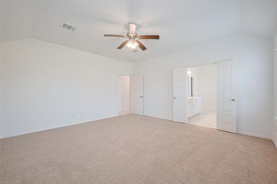 Spacious, unfurnished interior of a new home in Lago Mar, Texas City (Image 19). Spacious, unfurnished interior of a new home in Lago Mar, Texas City (Image 19).