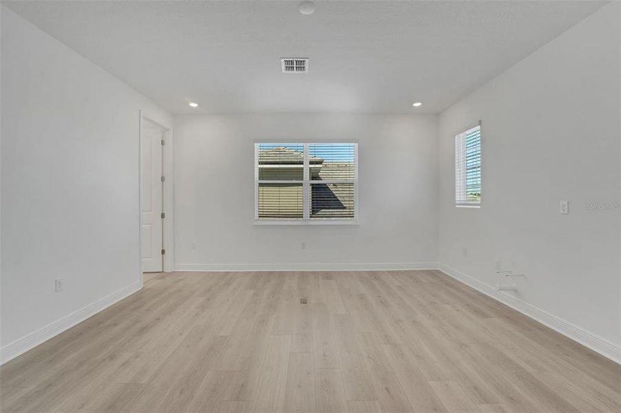 Spacious, unfurnished interior of a new home in Palms at Windermere, Windermere (Image 32).