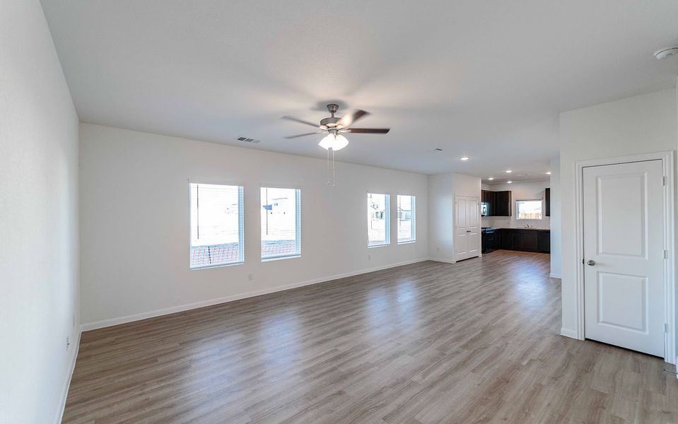 Spacious, unfurnished interior of a new home in Sunset Oaks, Maxwell (Image 8).