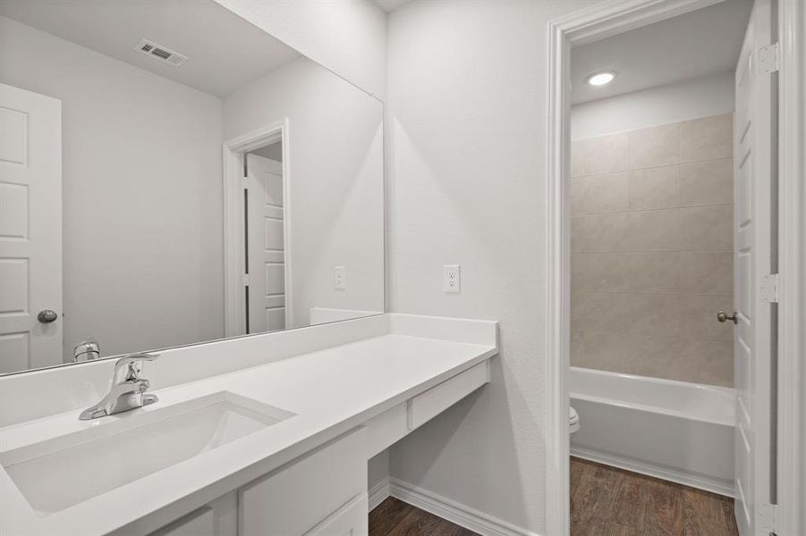 Furnished interior view inside a new home in Rocky Creek Crossing, Fort Worth (Image 5). Furnished interior view inside a new home in Rocky Creek Crossing, Fort Worth (Image 5).