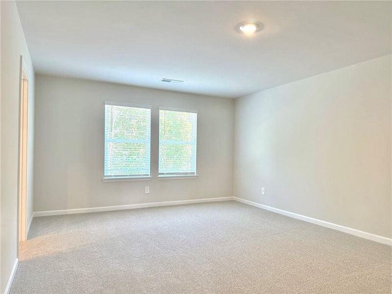Spacious, unfurnished interior of a new home in , Braselton (Image 12).