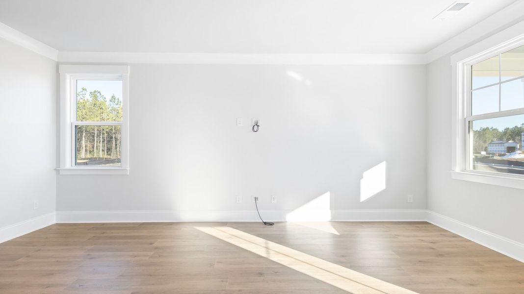 Spacious, unfurnished interior of a new home in Sherwood Manor, Atlanta (Image 10).
