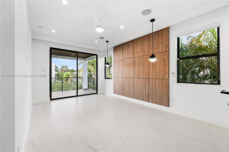 Spacious, unfurnished interior of a new home in , Fort Lauderdale (Image 25). Spacious, unfurnished interior of a new home in , Fort Lauderdale (Image 25).