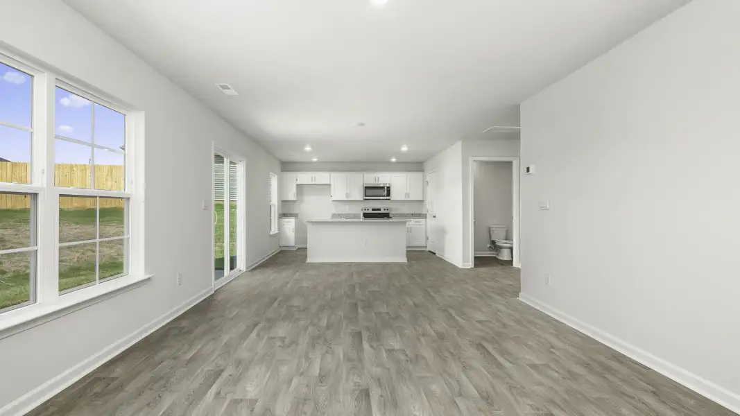 Spacious, unfurnished interior of a new home in Owens Ridge, Lexington (Image 13).