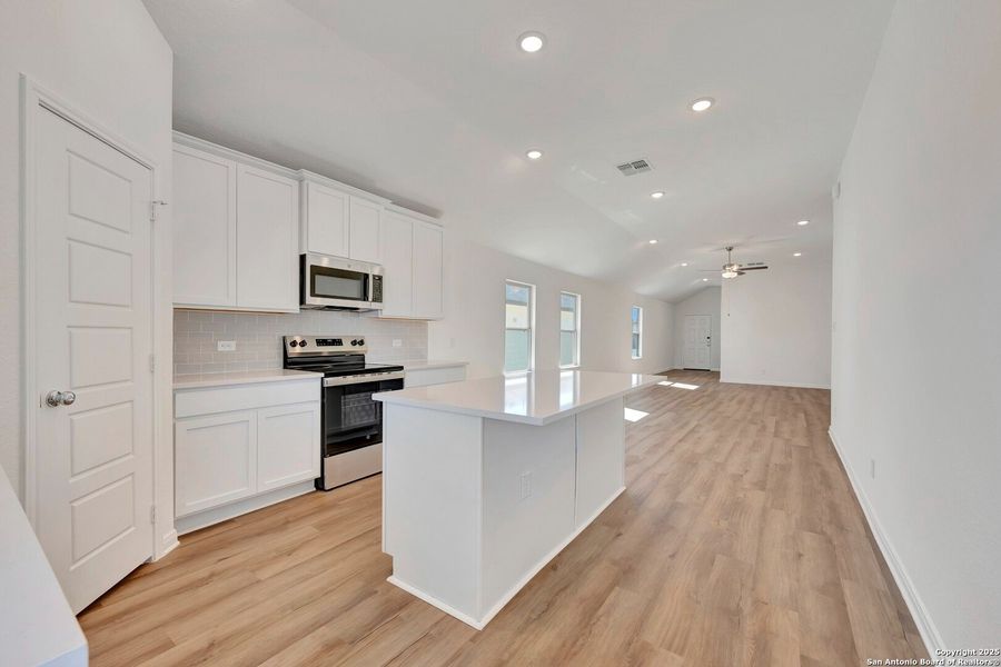 Furnished interior view inside a new home in Park Place, New Braunfels (Image 9). Furnished interior view inside a new home in Park Place, New Braunfels (Image 9).