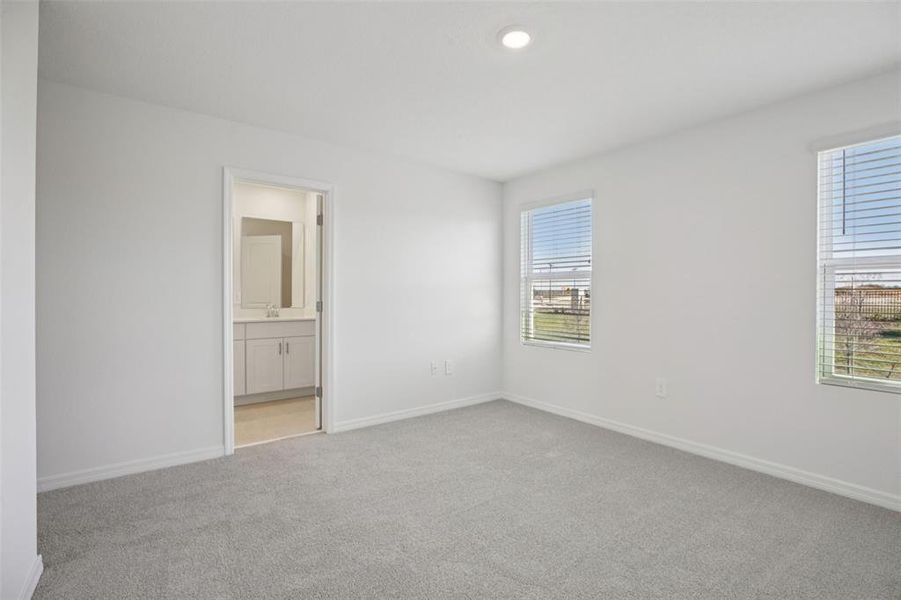 Spacious, unfurnished interior of a new home in The Reserve at Hammock Oaks Townes, Lady Lake (Image 34).