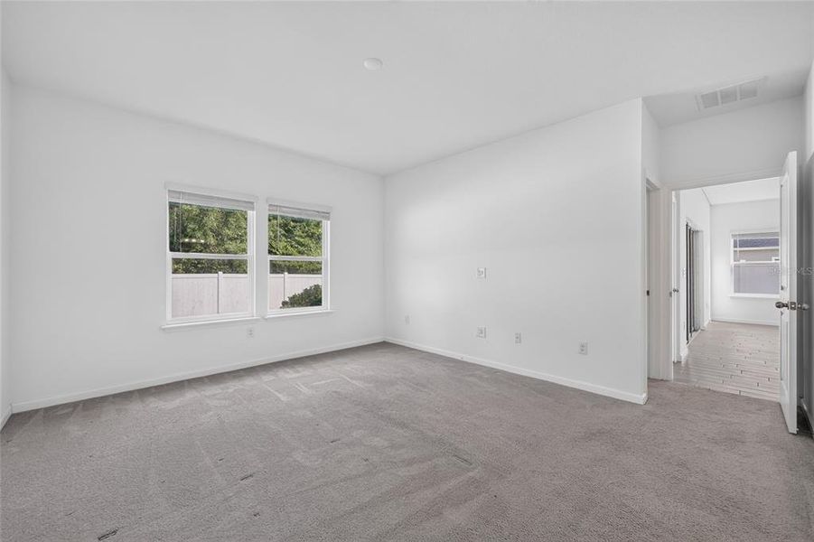 Spacious, unfurnished interior of a new home in Heath Preserve, Ocala (Image 37).