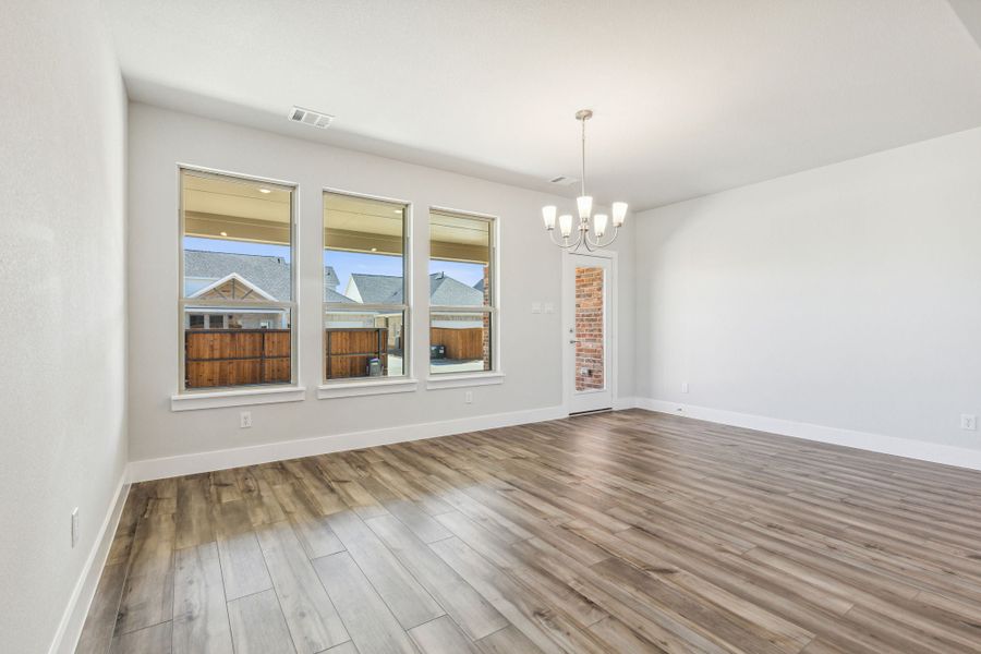 Representative unfurnished interior of a home built from the Cardinal by Centre Living Homes in Dove Hollow, Waxahachie (Image 40).