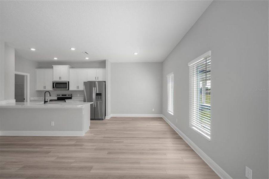 Spacious, unfurnished interior of a new home in Gum Lake Preserve, Lake Alfred (Image 26).