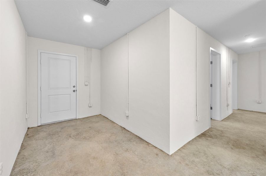 Exterior details and patio area of a home in , Fort Pierce (Image 20).