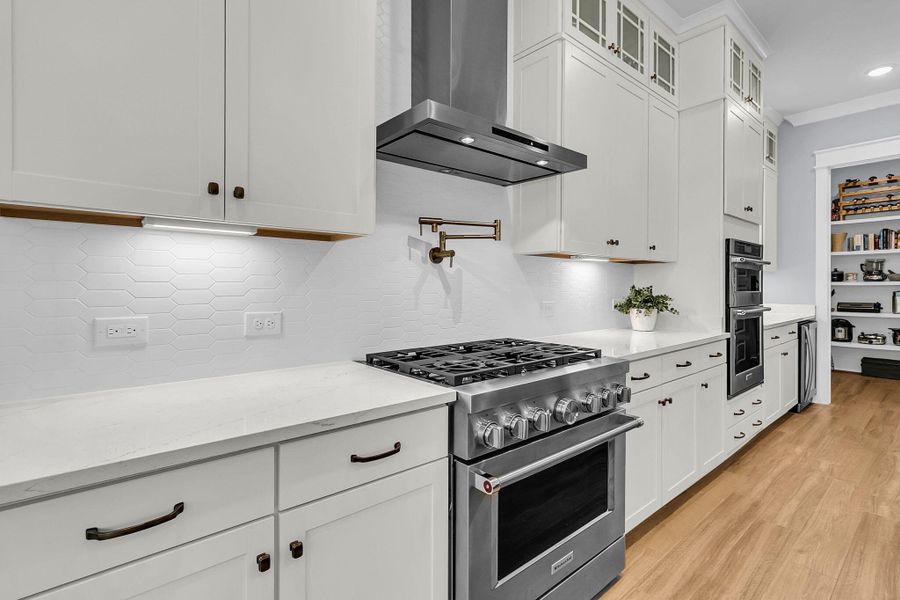 Close-up of interior finishes inside a home in , Charleston (Image 18).