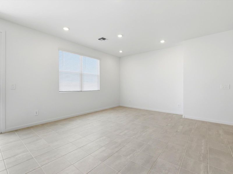 Spacious, unfurnished interior of a new home in Silva Farms - Classic Series, Goodyear (Image 10).