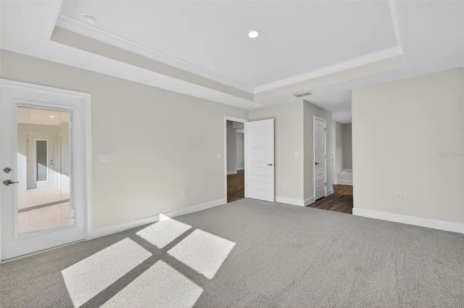 Spacious, unfurnished interior of a new home in Hill Country Estates, Dade City (Image 29).