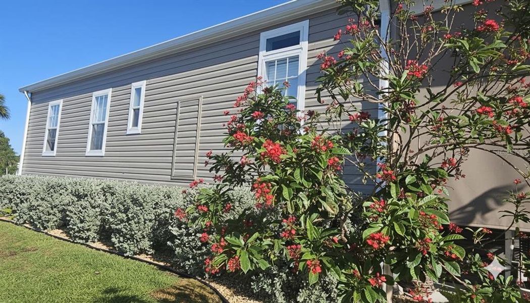 Exterior details and patio area of a home in , North Port (Image 3).