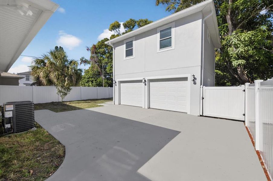 Exterior details and patio area of a home in , St. Petersburg (Image 38).