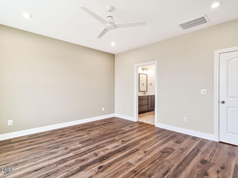 020-1280x960-primary-br