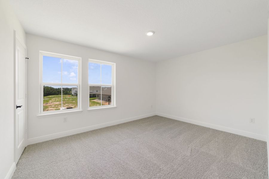 Spacious, unfurnished interior of a new home in Vintner Reserve, Clermont (Image 37).