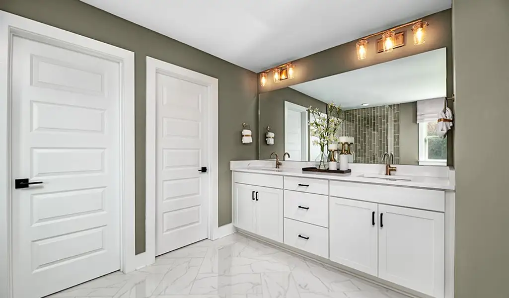 Hopewell-E724-SouthHaven bathroom