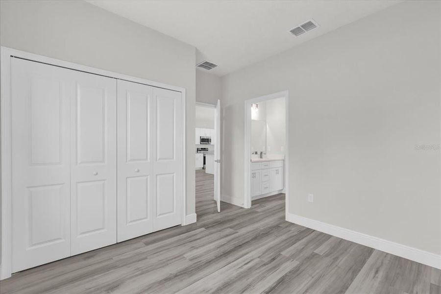 Spacious, unfurnished interior of a new home in , Ocala (Image 27).