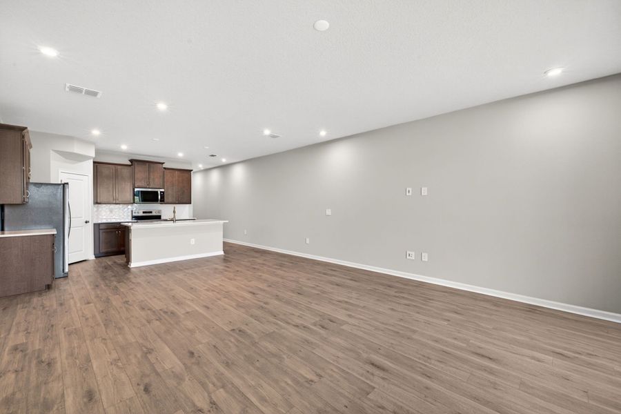 Spacious, unfurnished interior of a new home in Crosswind Ranch, Parrish (Image 9).