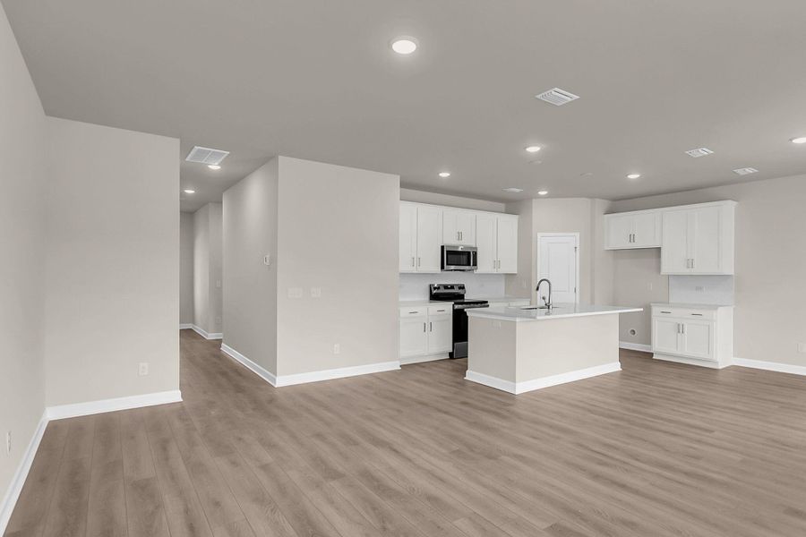Spacious, unfurnished interior of a new home in , Ravenel (Image 16).
