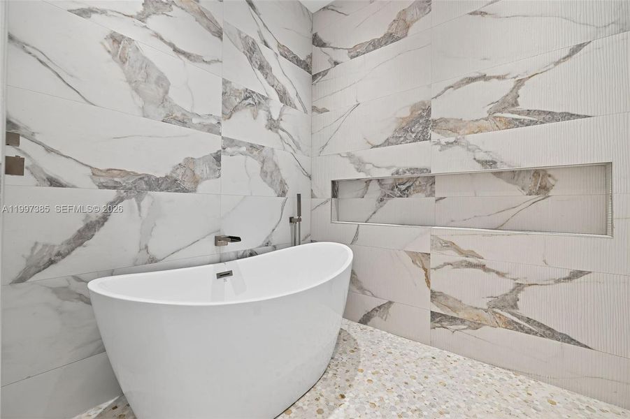 Close-up of interior finishes inside a home in , Fort Lauderdale (Image 21).