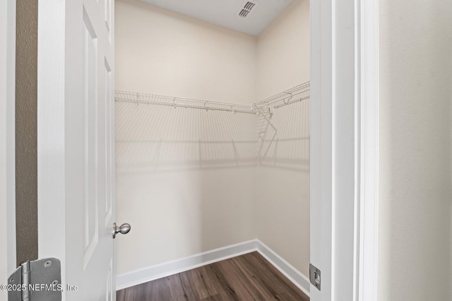 Spacious, unfurnished interior of a new home in , Jacksonville (Image 23).