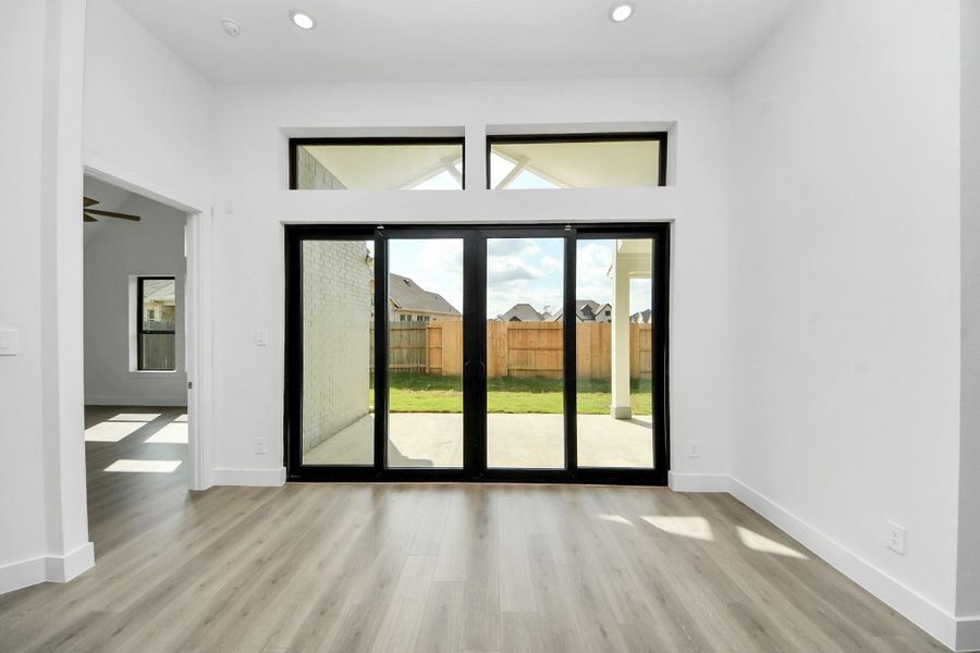 Spacious, unfurnished interior of a new home in ARTAVIA: Hilltop Collection, Conroe (Image 14).