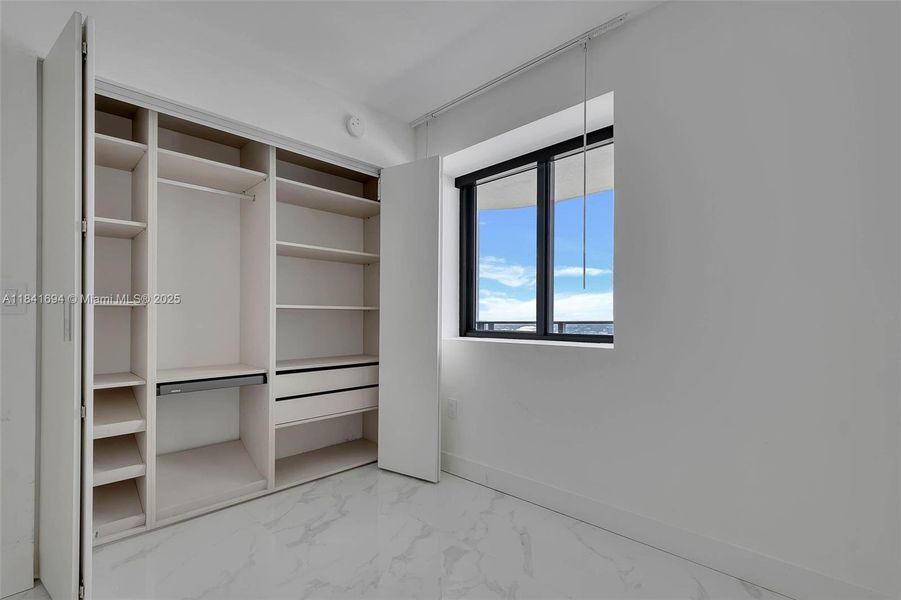 Spacious, unfurnished interior of a new home in Aria Reserve, Miami (Image 24).