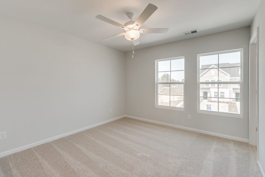 Spacious, unfurnished interior of a new home in Astoria, Columbia (Image 22).