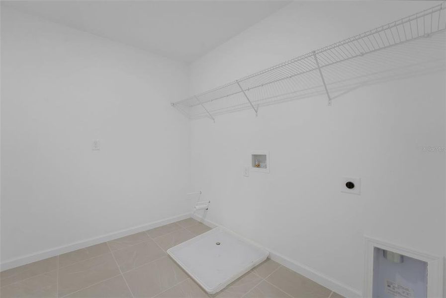 Spacious, unfurnished interior of a new home in Willowbrook North, Winter Haven (Image 27).