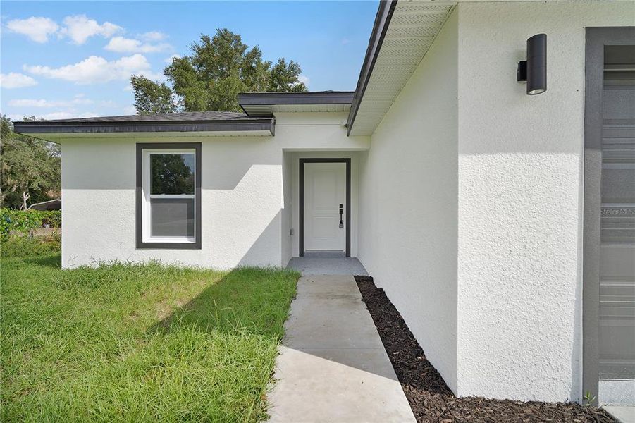Exterior details and patio area of a home in , Ocala (Image 3).
