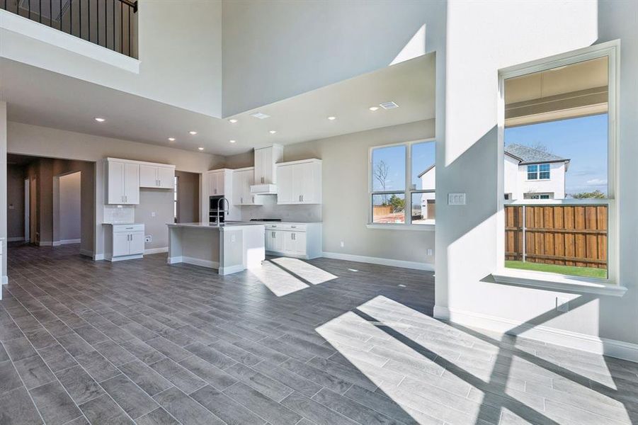 Spacious, unfurnished interior of a new home in Venetian, Weston (Image 10).