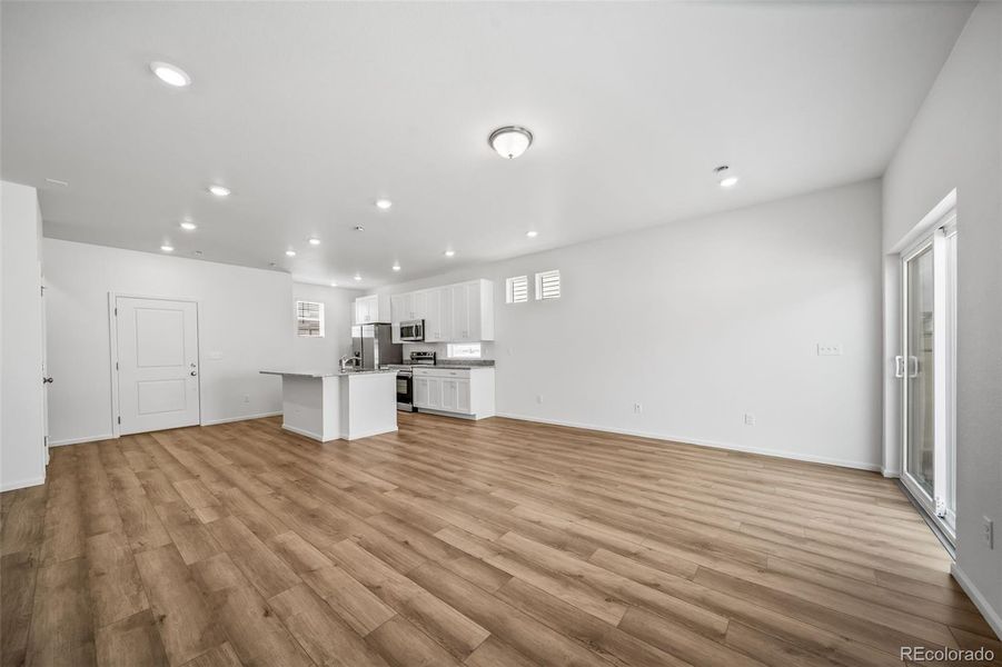 Spacious, unfurnished interior of a new home in , Aurora (Image 16).