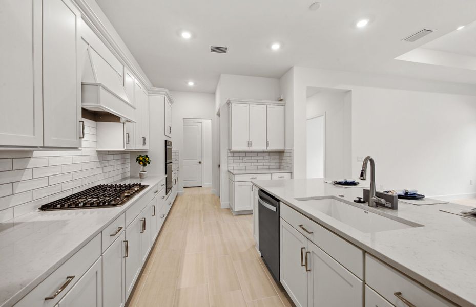 Flow-through layout Flow-through layout