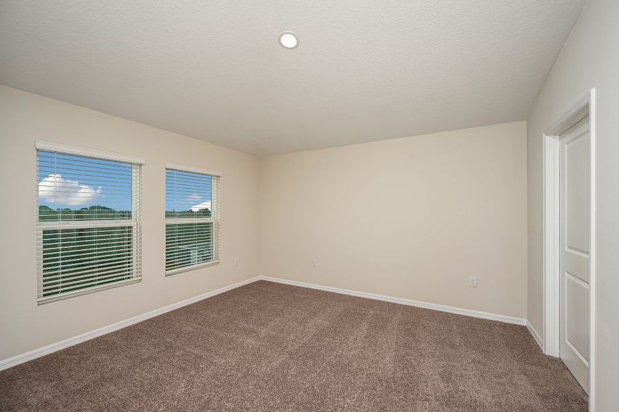 Spacious, unfurnished interior of a new home in Scenic Terrace, Haines City (Image 25).