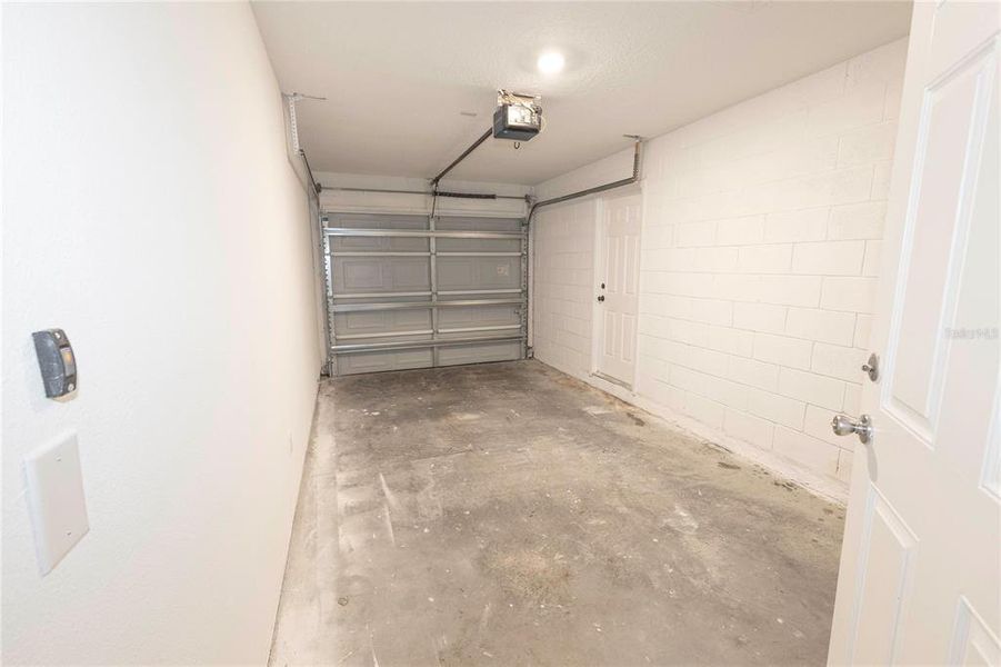 Spacious, unfurnished interior of a new home in , Lake Panasoffkee (Image 16).