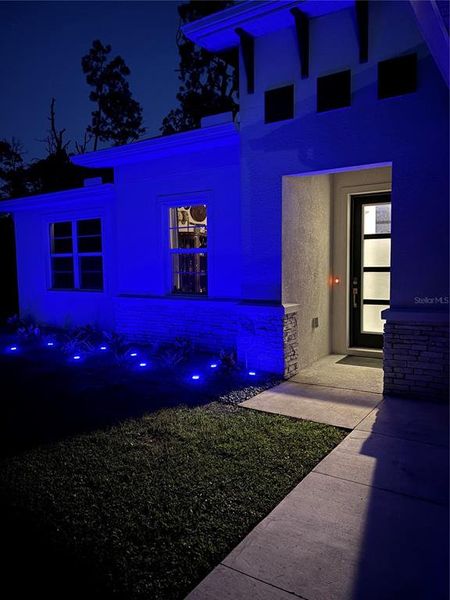 Exterior details and patio area of a home in , North Port (Image 28).