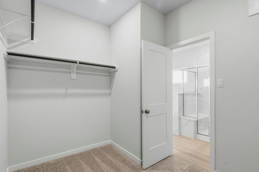 Spacious, unfurnished interior of a new home in Sunterra Lakes, Brookshire (Image 13).