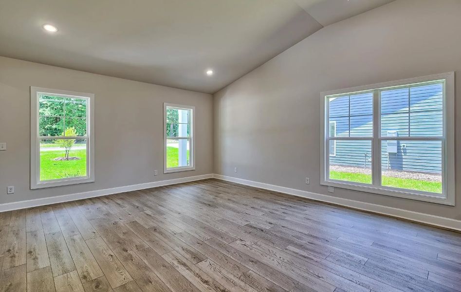 Spacious, unfurnished interior of a new home in Satchel Ford, Columbia (Image 11).