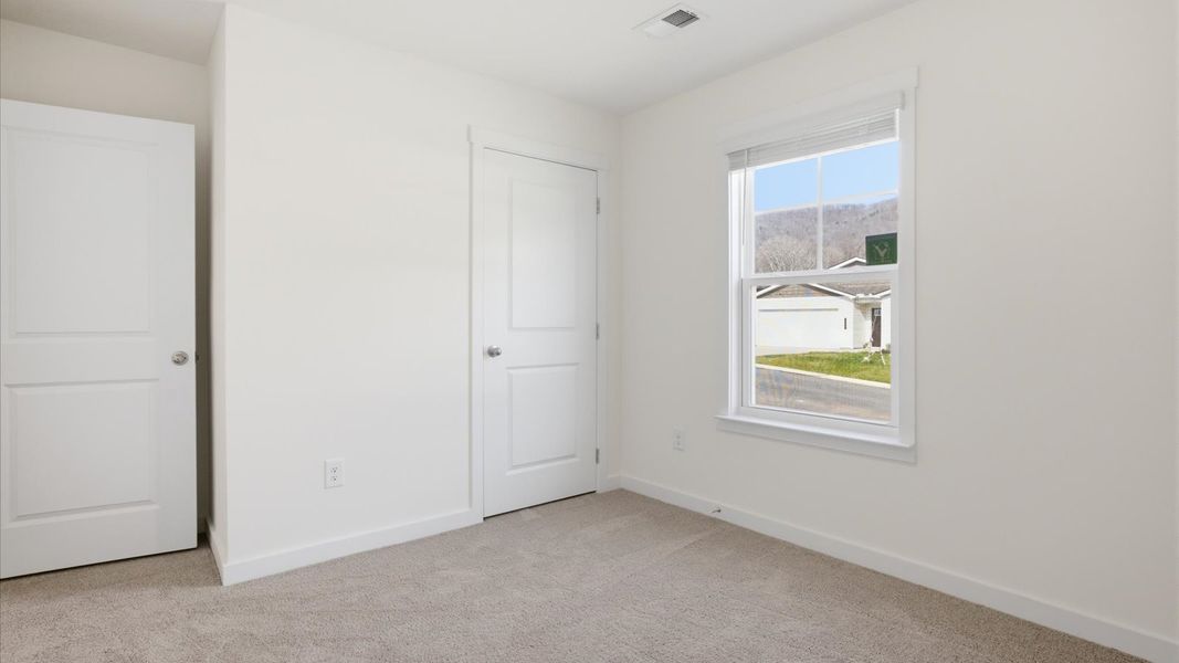 Spacious, unfurnished interior of a new home in Emory Creek, Harriman (Image 15).