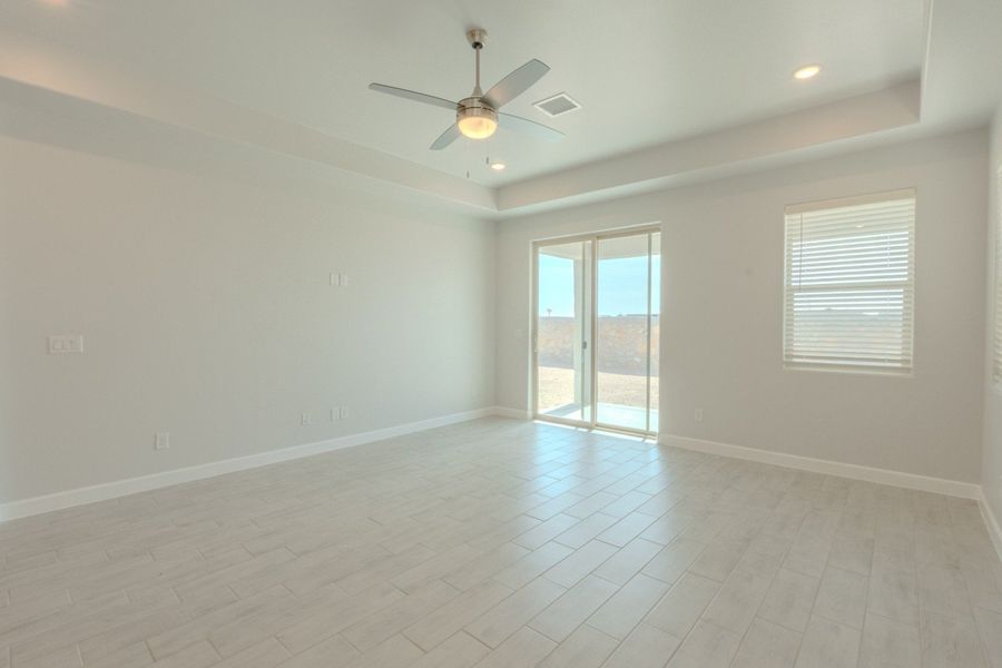 Spacious, unfurnished interior of a new home in Paseo Del Este, El Paso (Image 22).