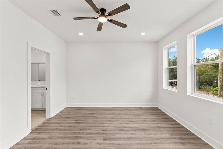 Spacious, unfurnished interior of a new home in , Tampa (Image 27).