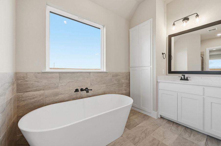 Furnished interior view inside a new home in Coyote Crossing, Godley (Image 14).