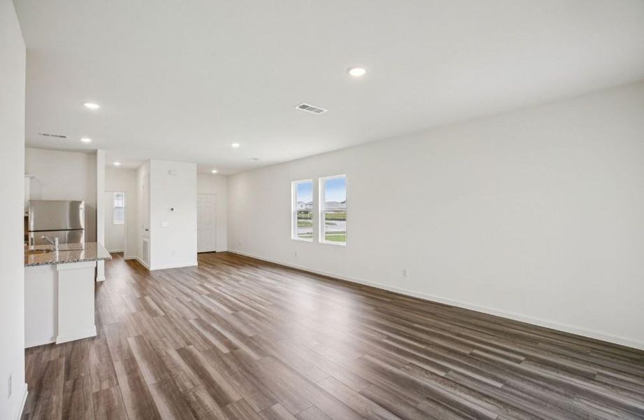 Spacious, unfurnished interior of a new home in Castlewood South, Taylor (Image 10).
