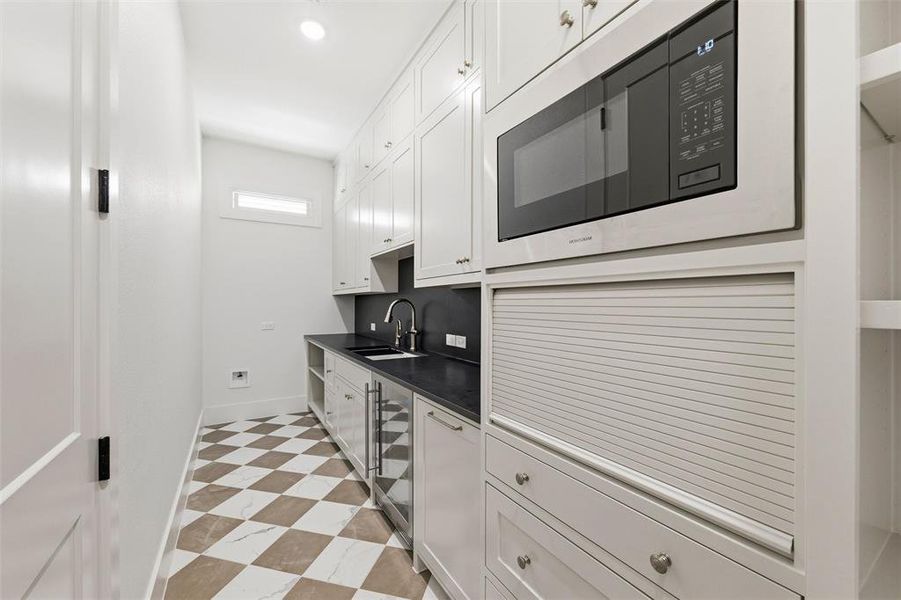 Scullery/ Prep Kitchen