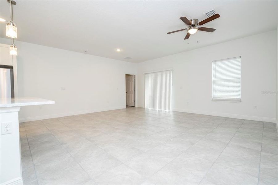 Spacious, unfurnished interior of a new home in , Dunnellon (Image 25).